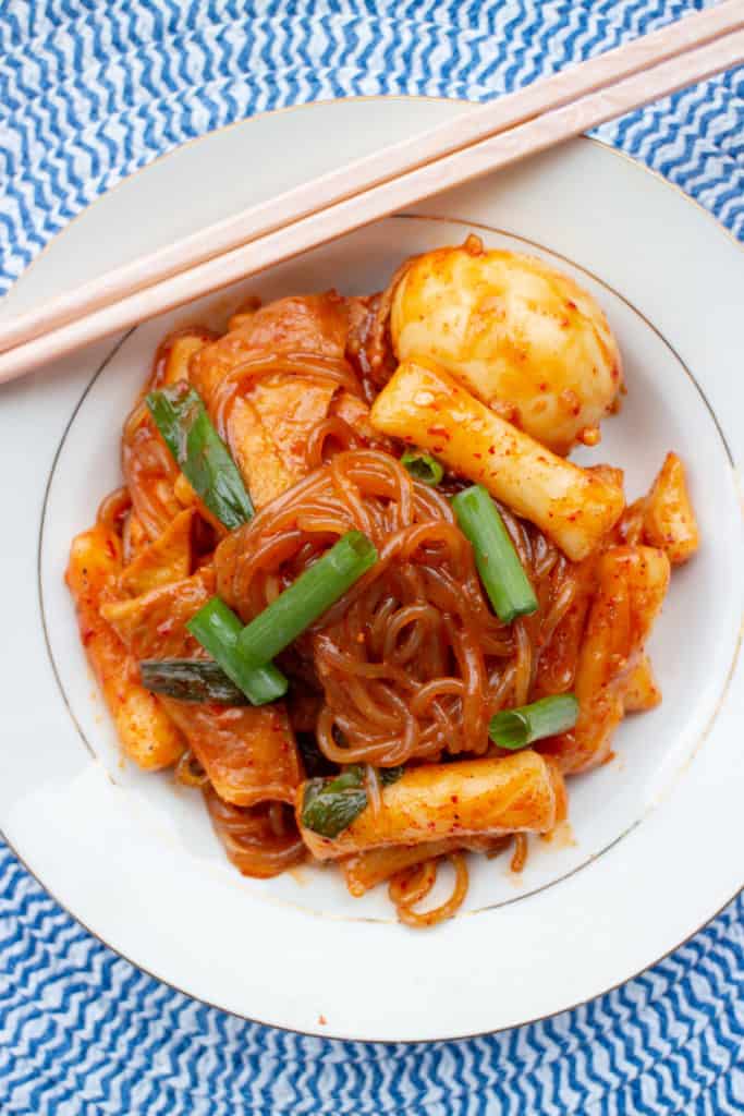 Tteokbokki (Spicy Korean Rice Cakes) – Bun Bo Bae