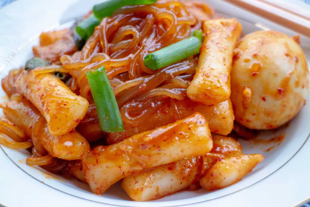 Tteokbokki (Spicy Korean Rice Cakes) – Bun Bo Bae