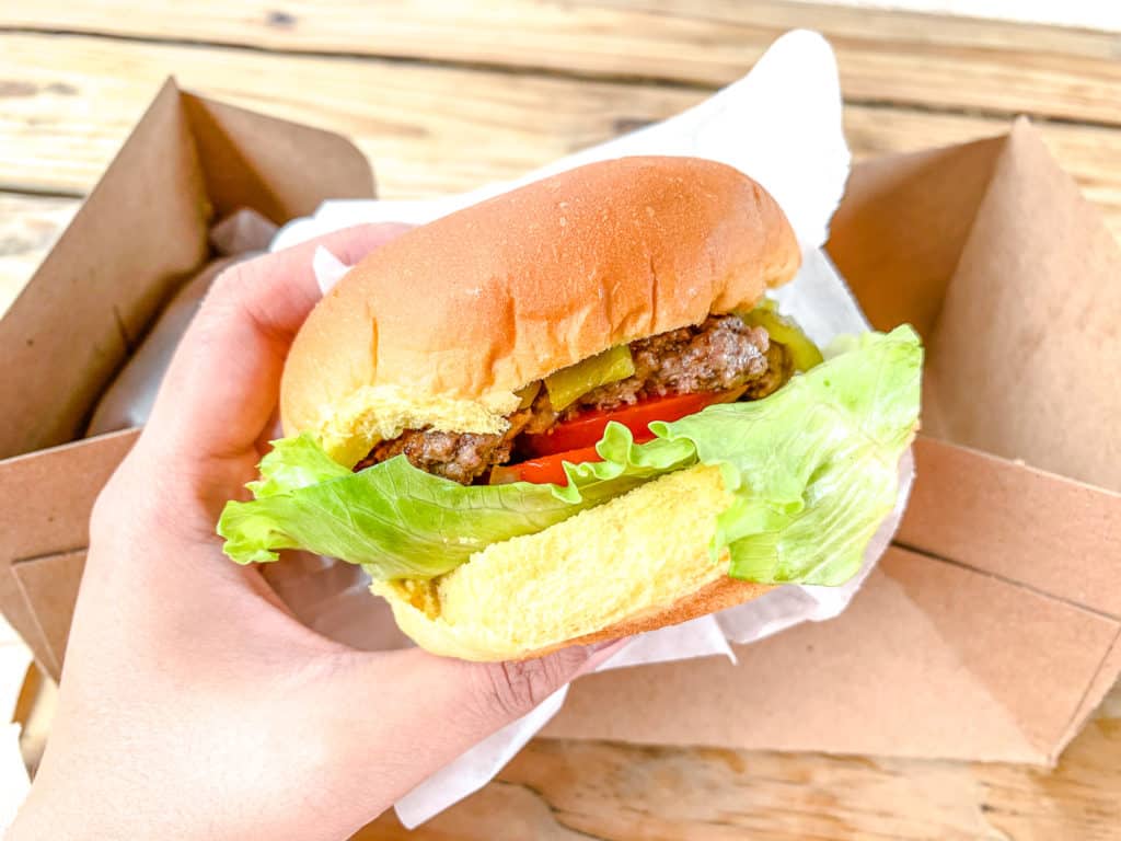 Green chile cheeseburger