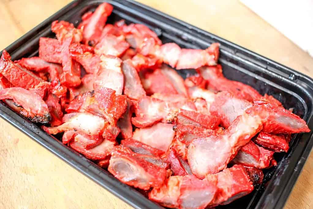 Porc BBQ/ Char Siu dans un récipient en plastique