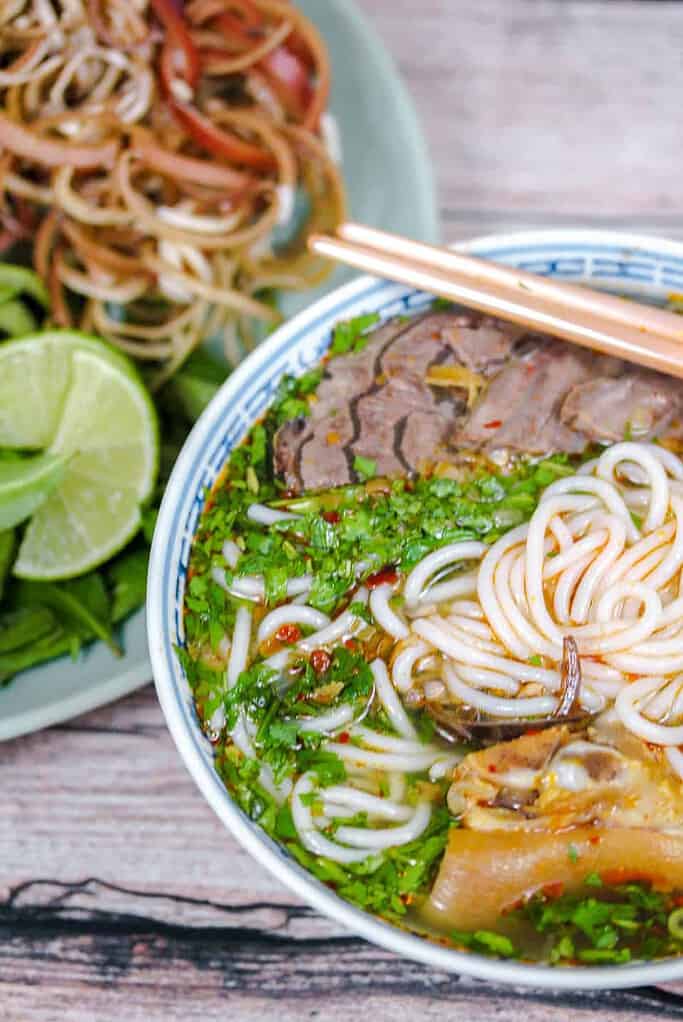 Spicy Vietnamese Beef Noodle Soup (Bún Bò Huế) – Bun Bo Bae