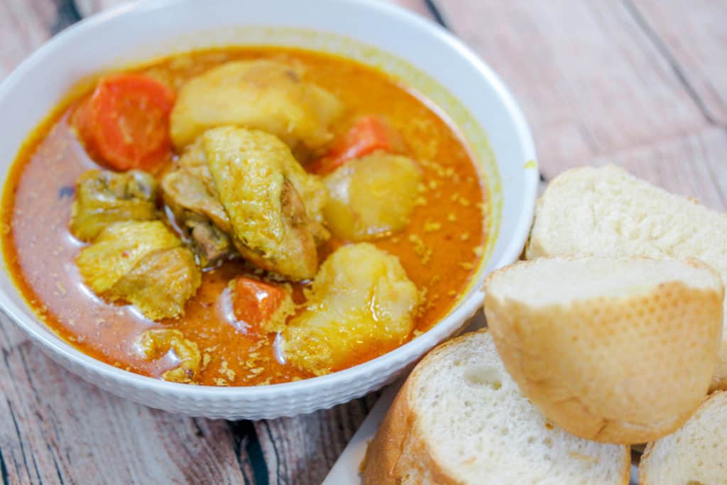 Vietnamese Chicken Curry (Cà Ri Gà) with french bread